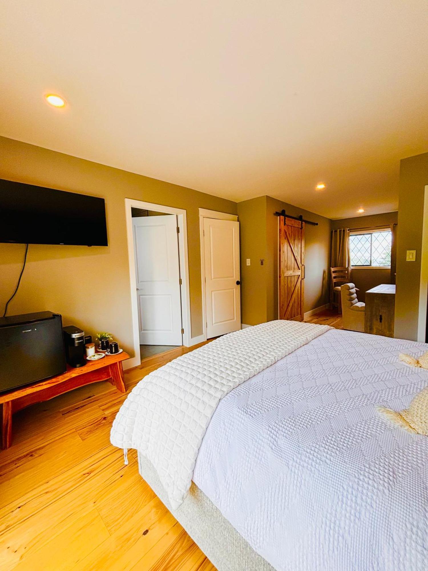 Oceanside Manor - Fancy Room - Golf Course & Beach View Qualicum Beach Exterior foto